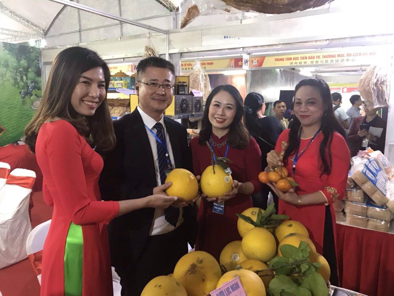 Khai mạc Hội chợ thương mại quốc tế Việt -Trung tại Lào Cai năm 2019