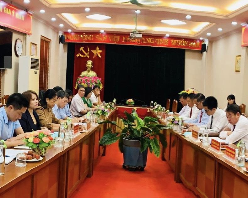 Đoàn công tác tỉnh Xay Sổm Bun đến thăm và làm việc tại Sở Công Thương Bắc Giang