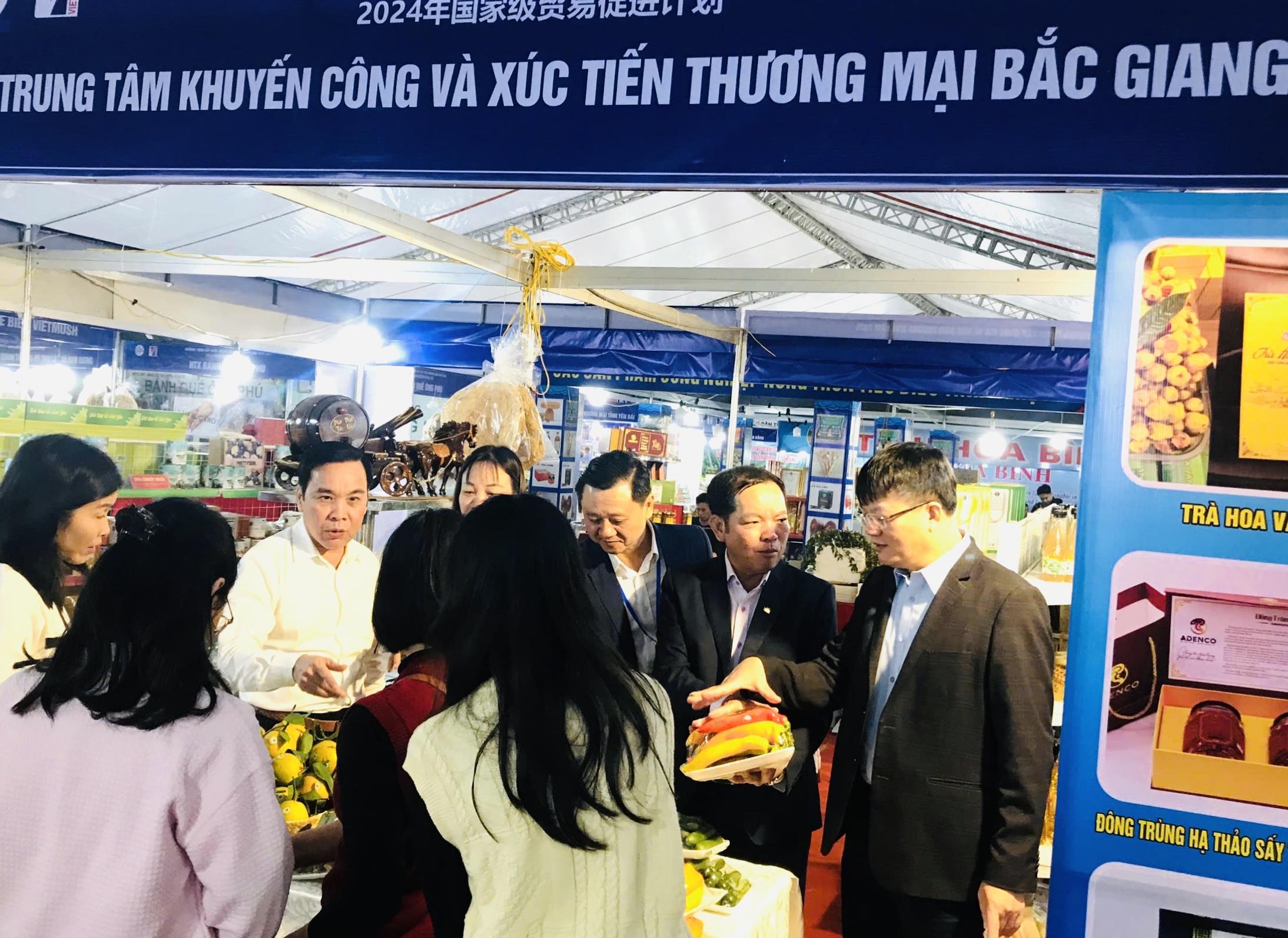 Quảng bá sản phẩm lợi thế của Bắc Giang tại Hội chợ Thương mại, Du lịch quốc tế Việt – Trung năm 2024