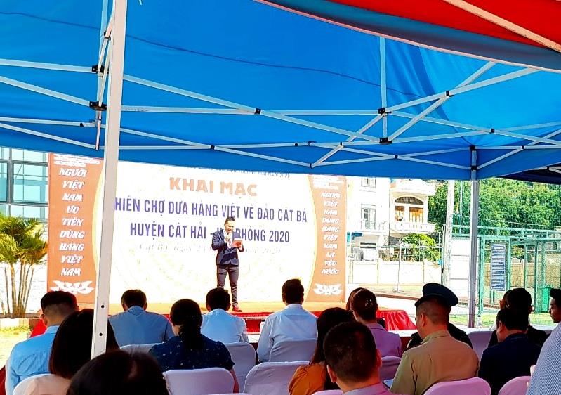 Đông đảo người dân tham gia phiên chợ hàng Việt về hải đảo huyện Cát Hảỉ - Hải Phòng