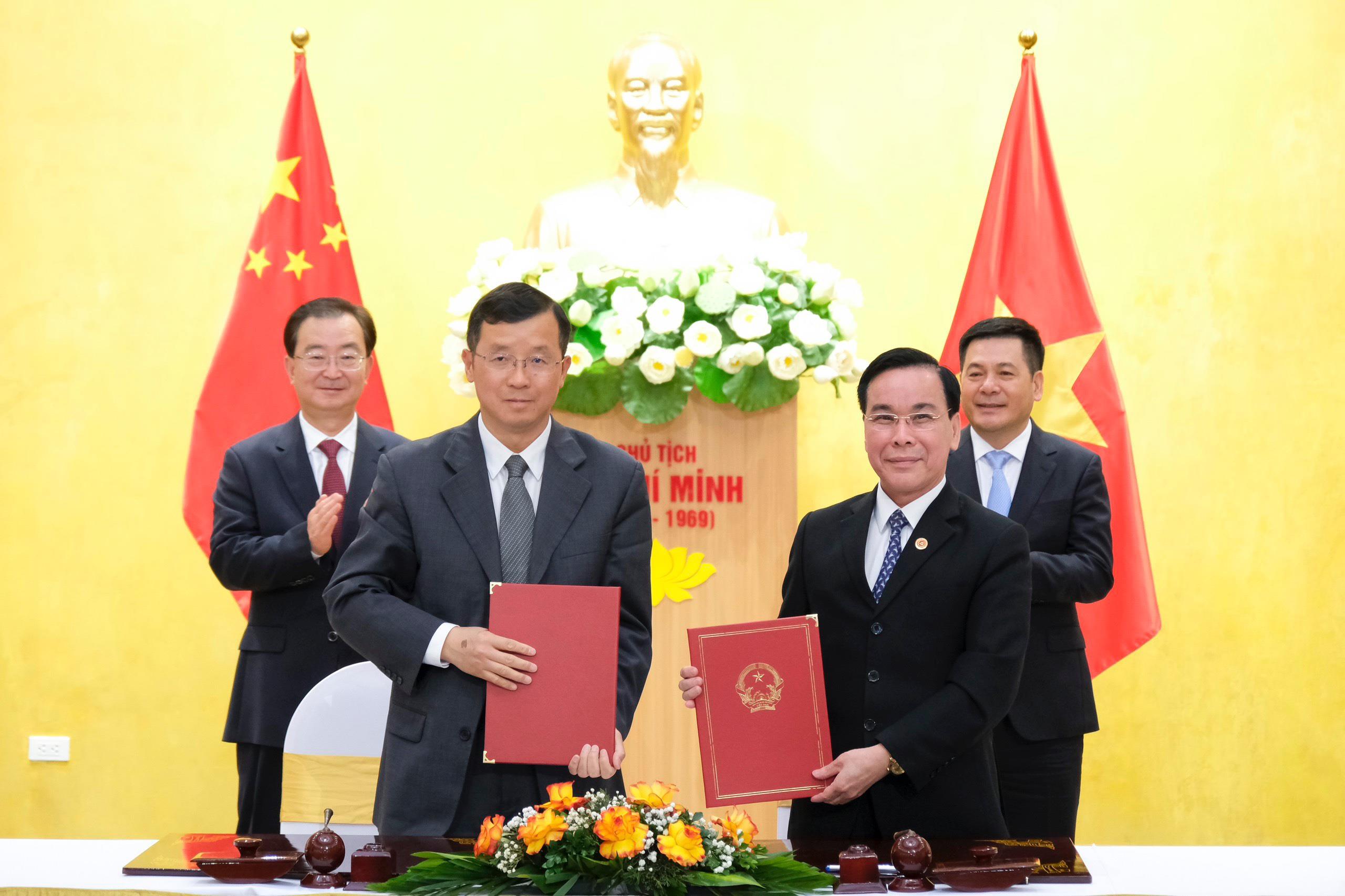 Lễ ký kết Bản ghi nhớ về tăng cường hợp tác trong lĩnh vực kinh tế, thương mại giữa Sở Công Thương tỉnh Bắc Giang và Sở Thương mại tỉnh Vân Nam