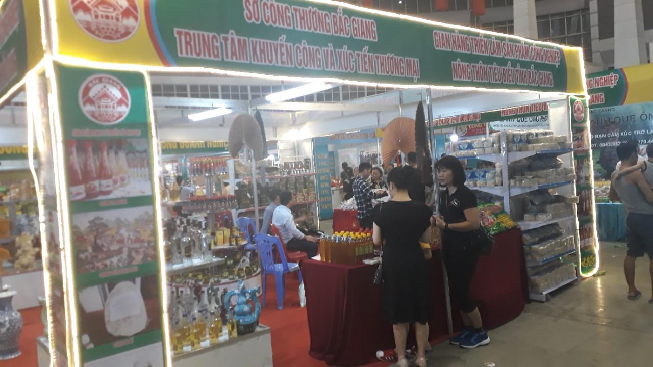 Trung tâm Khuyến công và Xúc tiến thương mại tỉnh Bắc Giang: Quan tâm, hỗ trợ, tạo điều kiện để thúc đẩy phát triển các sản phẩm công nghiệp nông thôn tiêu biểu