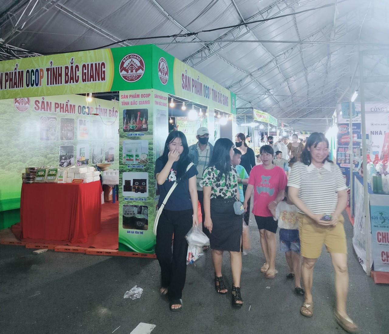 Tổ chức Hội chợ Thương mại và sản phẩm OCOP Hậu Giang năm 2025